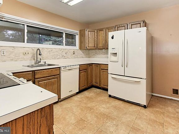 5th image of 7018 Marguerite Ct