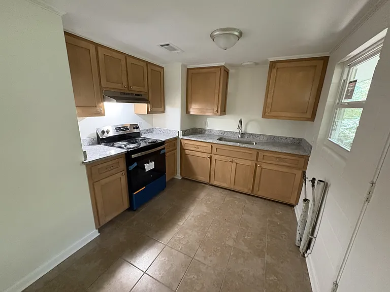 521 Elizabeth Ave #B — Photo 2