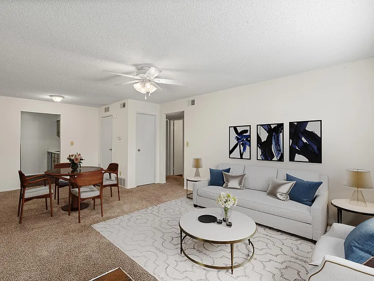 Bristol Pointe Apartments — Photo 10