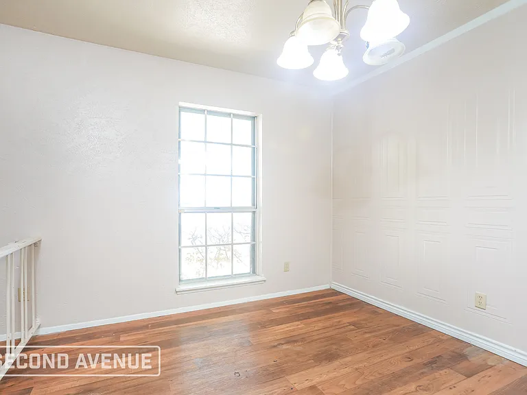 160 N Crestwood Blvd — Photo 6