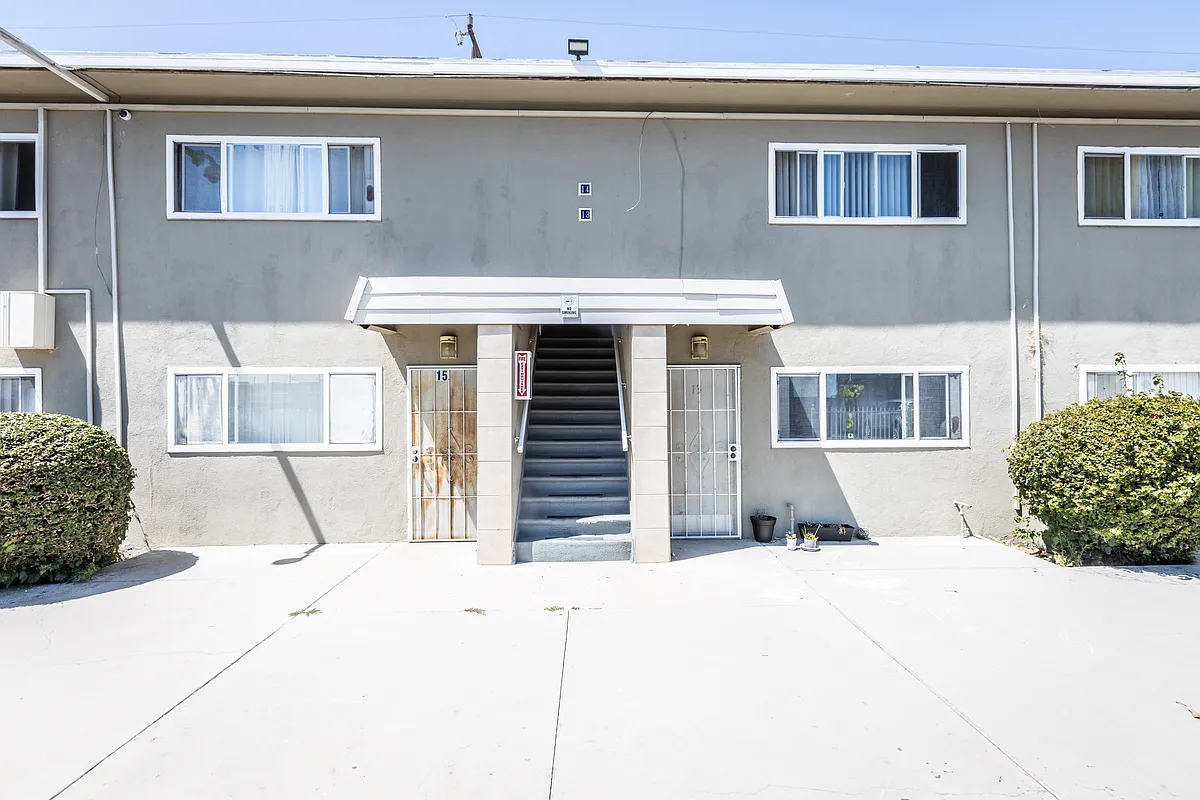 Building Photo - 15741 Blaine Ave