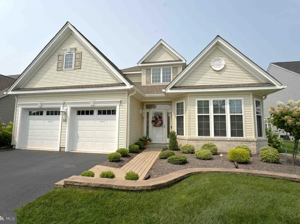 35 Portofino Dr, Hamilton, NJ 08691