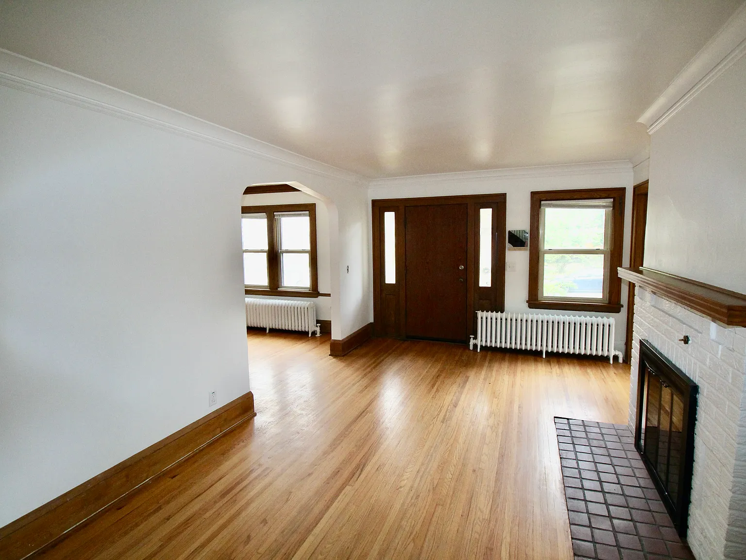 5 bed, 1947 sqft, $2,750 — Photo 4