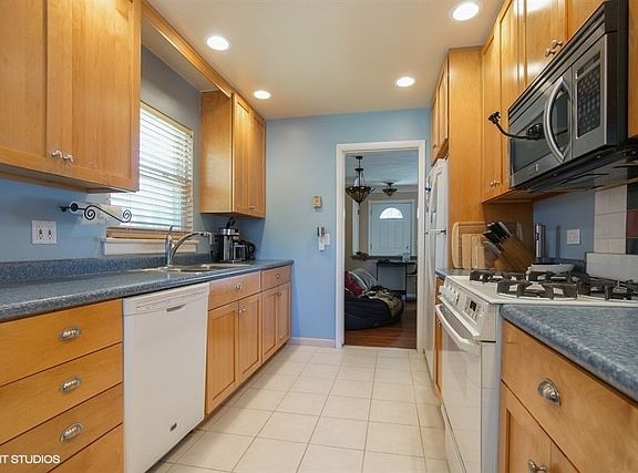 3rd image of 188 N Evergreen Ave