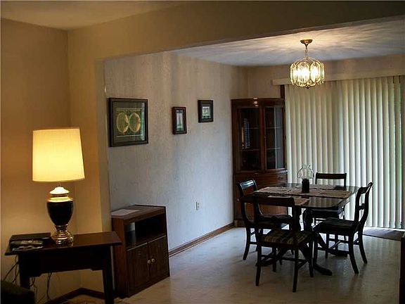5th image of 17 Meadow Dr