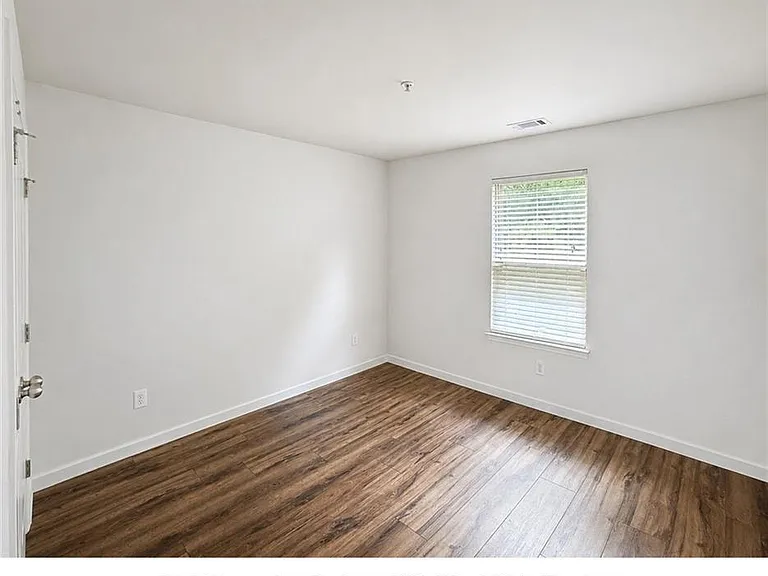 3432 Castleberry Village Cir — Photo 15
