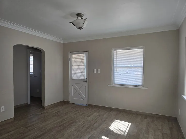 529 W Church Ave — Photo 4