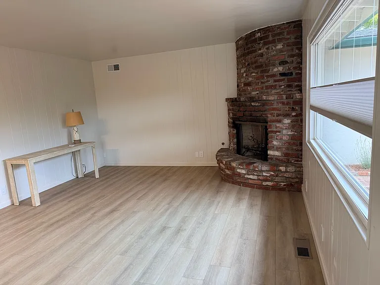922 Maple St — Photo 6