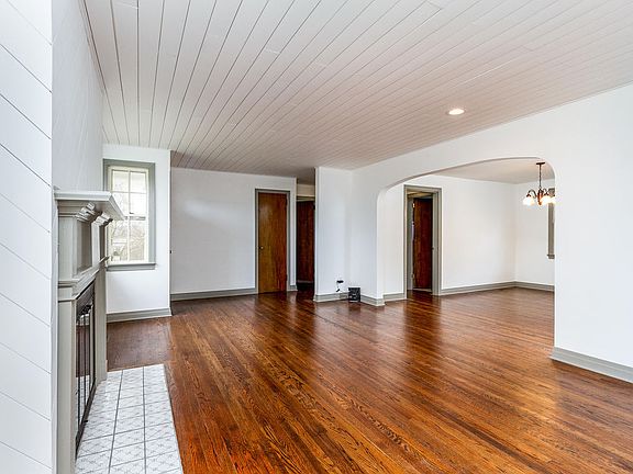 4th image of 3605 Valley View Dr