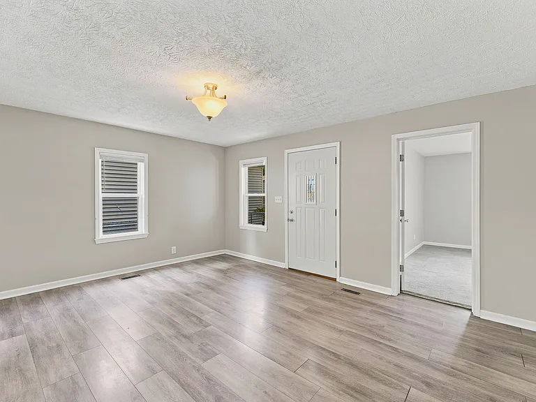 902 Warren Ave — Photo 19