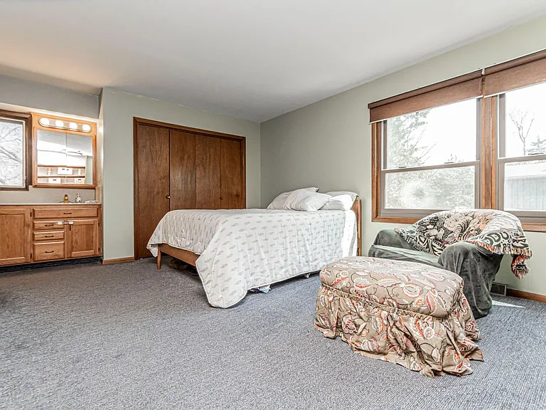 144 S Dartmouth Dr — Photo 16