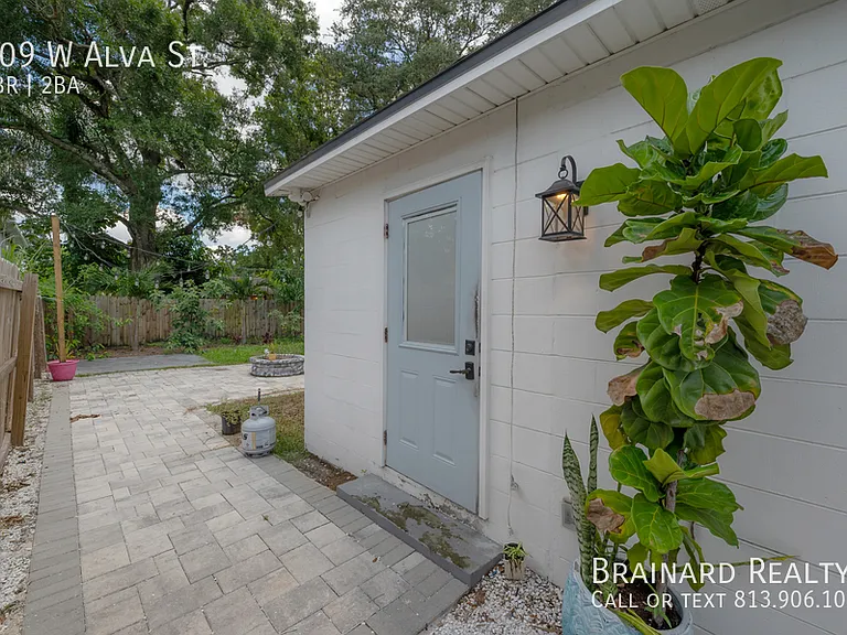 309 W Alva St — Photo 26