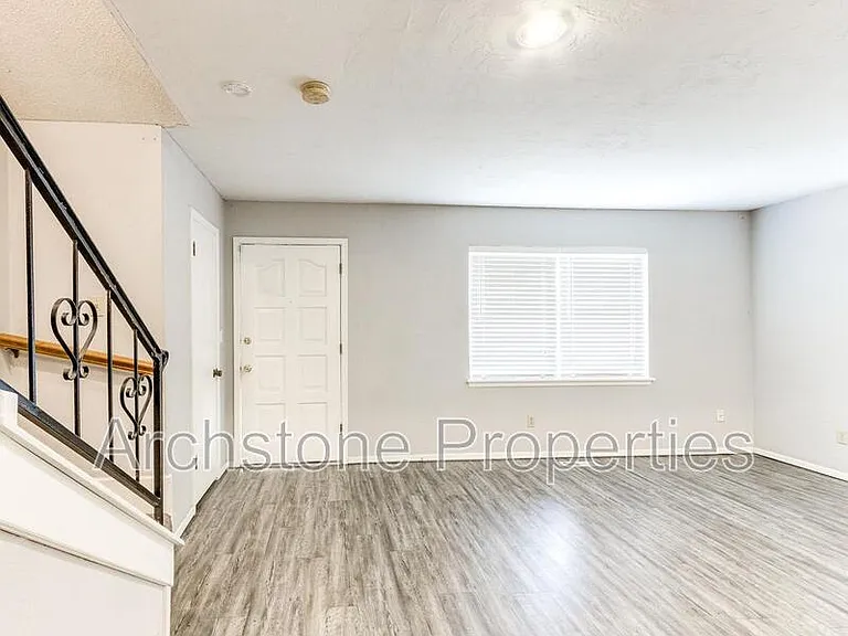 2524 Boxwood Ave — Photo 8