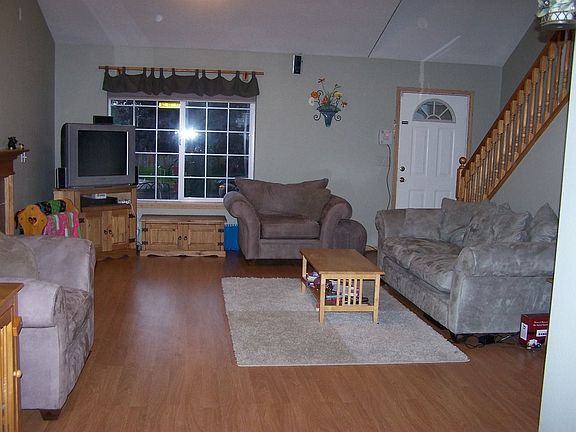 3rd image of 9220 NE 91st St