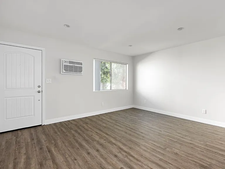 Topanga Canyon Apartments — Photo 13