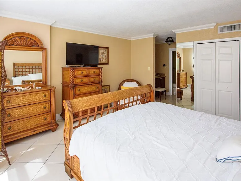 9225 Collins Ave #1206 — Photo 6