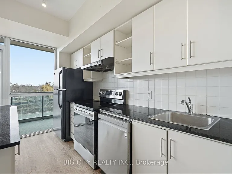 35 Brian Peck Cres #403 — Photo 17