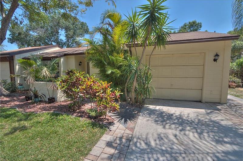 1st image of 217 Colombo Dr