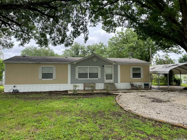 321 Elm Dr., McQueeney, TX 78123