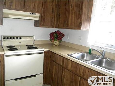 4th image of 128 SE 16th Pl