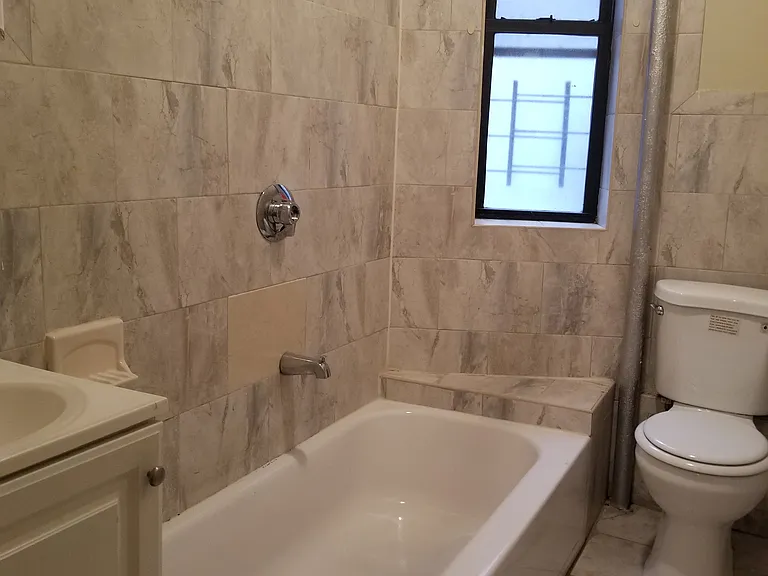 2376 Ryer Ave #B1 — Photo 12