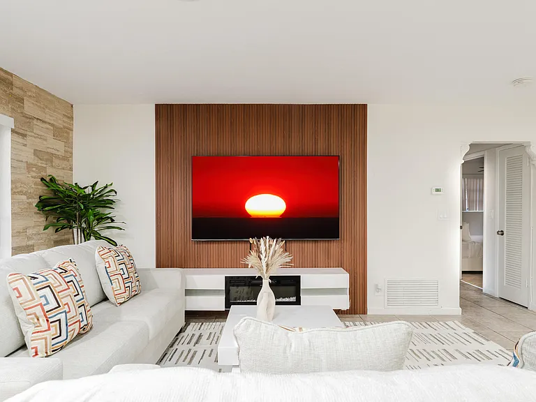 1016 NE 26th Ave #1016 — Photo 3