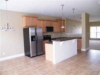 5th image of 636 Estrella Dr
