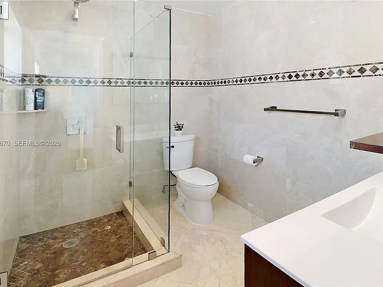2031 NE 14th Ct — Photo 23