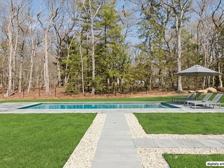 135 Pembroke Dr — Photo 6