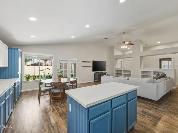 824 W COOLEY Drive, Gilbert, AZ 85233