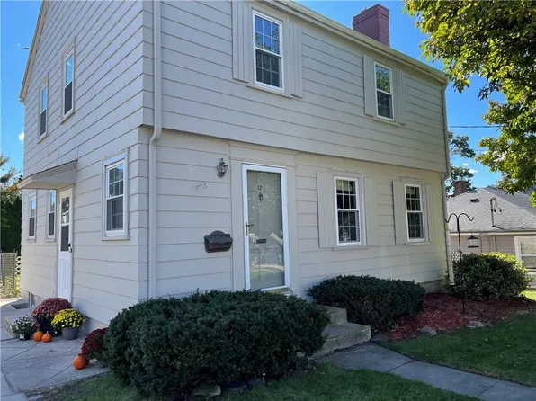 12 Hillside Ave, Lincoln, RI 02865