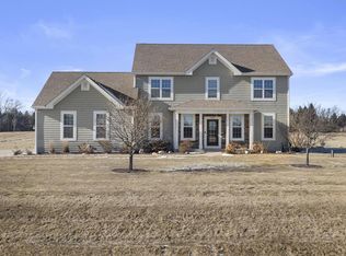 1083 Cheyenne Ct, Hubertus, WI 53033