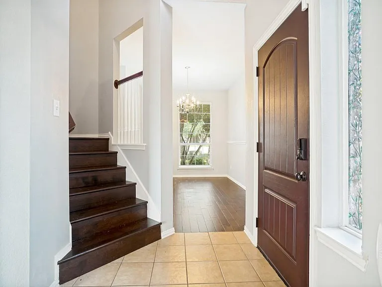2737 Lynx Ln — Photo 3