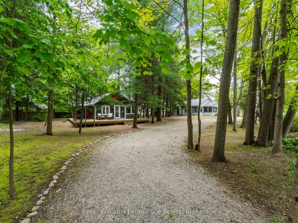 14 Thunder Bay Ln, Tiny, ON L9M 0M7