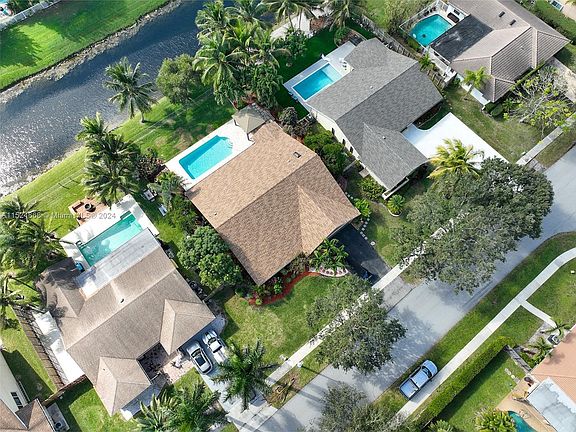 3rd image of 9500 NW 10th St