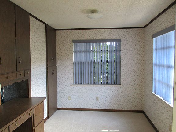 Den/office/siting room