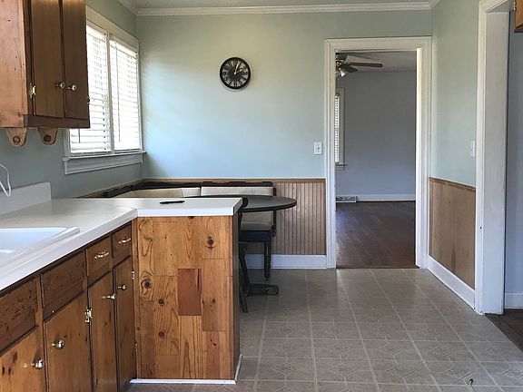 3rd image of 104 Coleman Ct