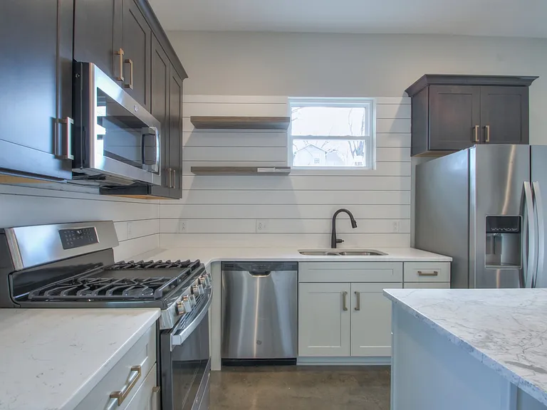 2810 Gear St — Photo 6