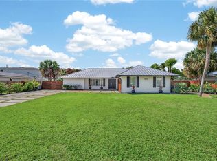 600 Honeysuckle Ln, Vero Beach, FL 32963