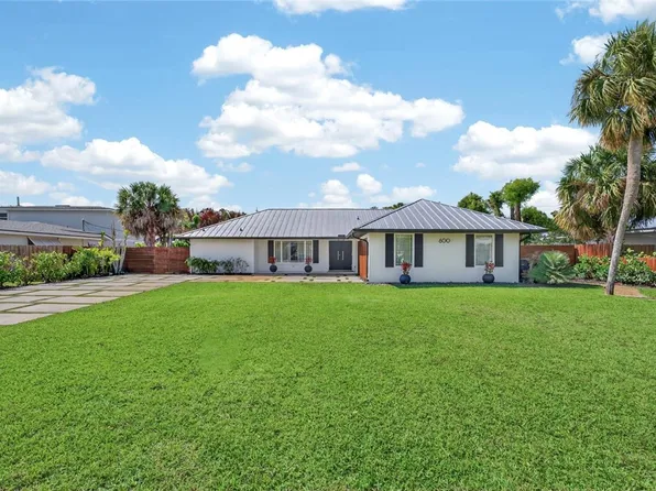 600 Honeysuckle Ln, Vero Beach, FL 32963