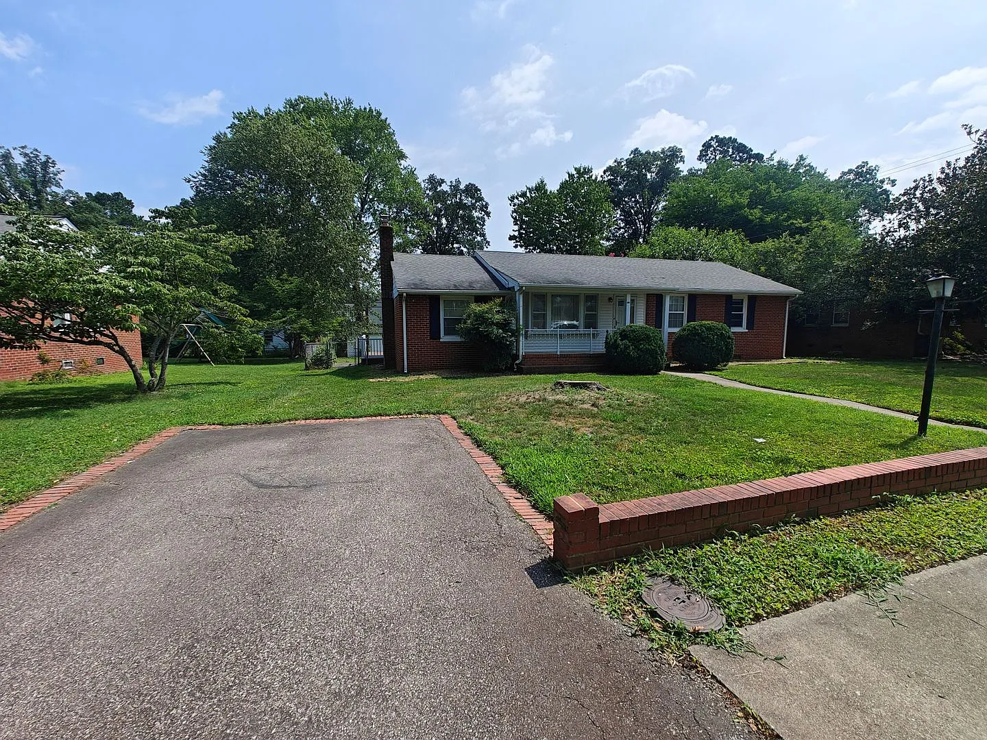 3 bedroom home in Henrico — Photo 1