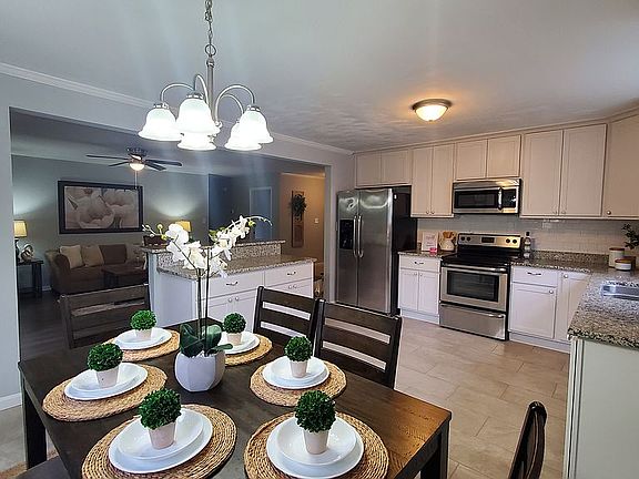 5th image of 13 Baywood Ln