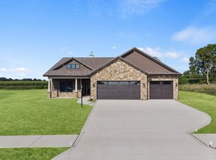 2007 Bogey Ct, Auburn, IN 46706