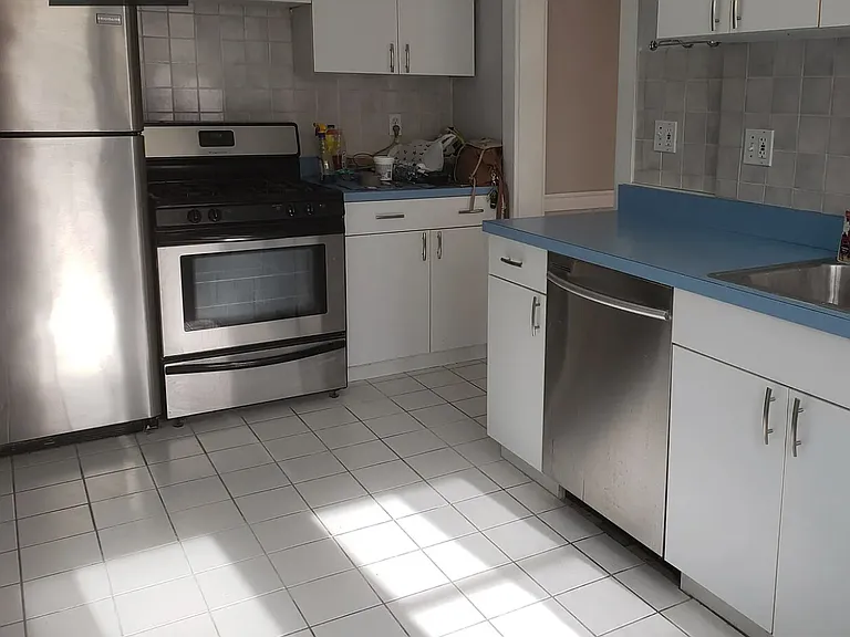129 Chiswick Rd #13B — Photo 3