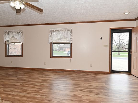 4th image of 1134 Willow Springs Blvd