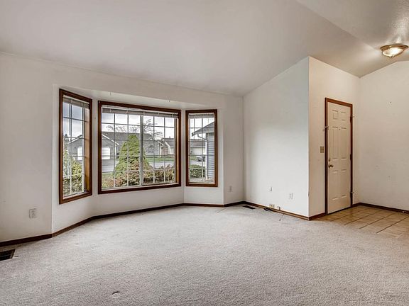 4th image of 5203 140th Pl NE