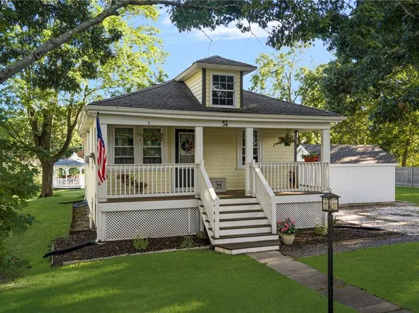 34 Wuddall Ave, Warwick, RI 02889