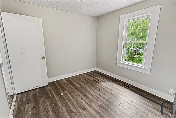 1447 Wharton Ave — Photo 12