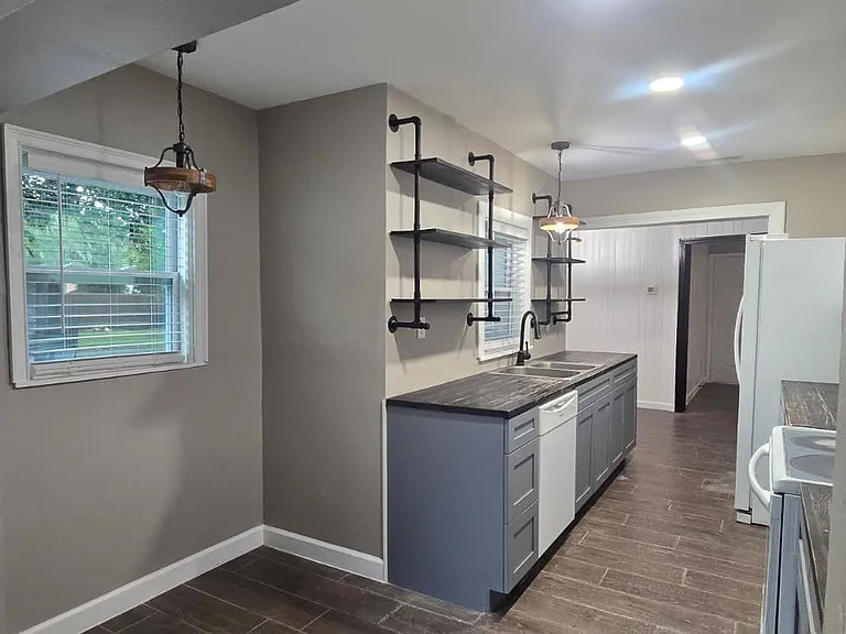 2607 NE 16th Ave — Photo 6