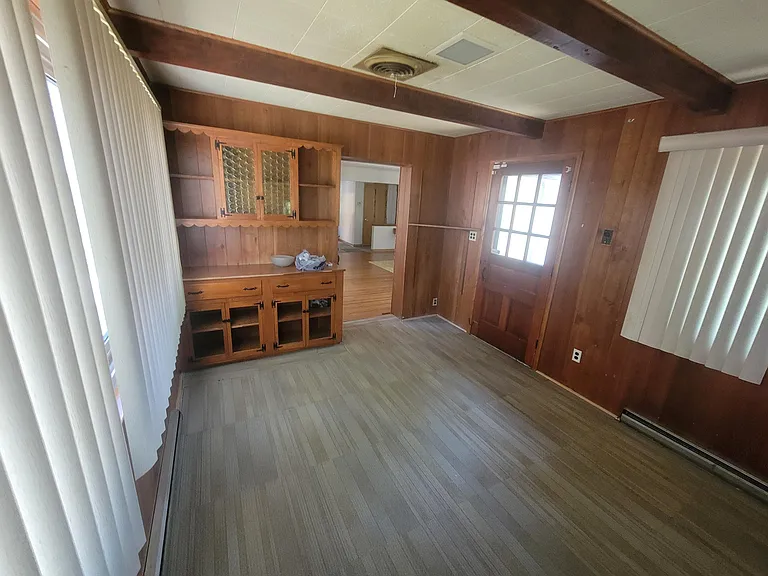 24011 Seneca St — Photo 7